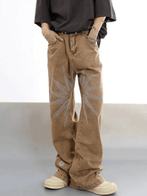 Herrenjeans im Vintage-Waschungsstil mit Stickereien und Knöchelschlag